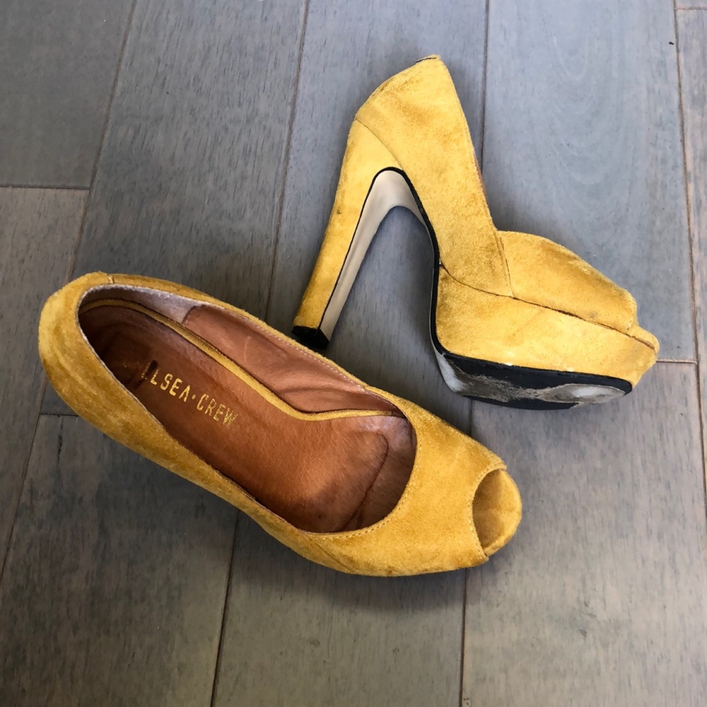 Chelsea Crew mustard suede pumps. Size 38